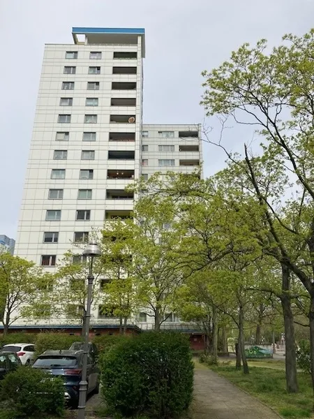 Großzügig geschnittene 2 Zimmerwohnung in Lichterfelde! Ohne WBS! — photo 1